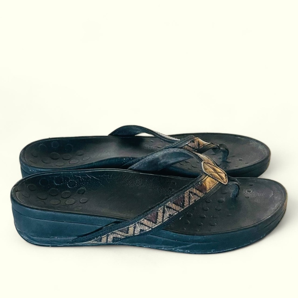 Vionic Black Brown Aztec Print flip Flops size 9